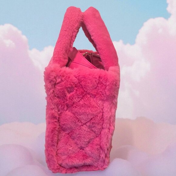 Juicy Couture Let's Get Cozy Pink Faux Fur Quilted Tote Bag Heart Charm & Strap - Picture 6 of 7
